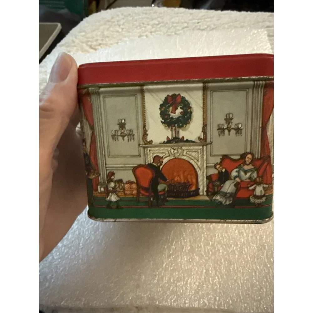 Potpourri Press Vintage Tin Family Christmas Family Dinner/ Christmas Tree 4